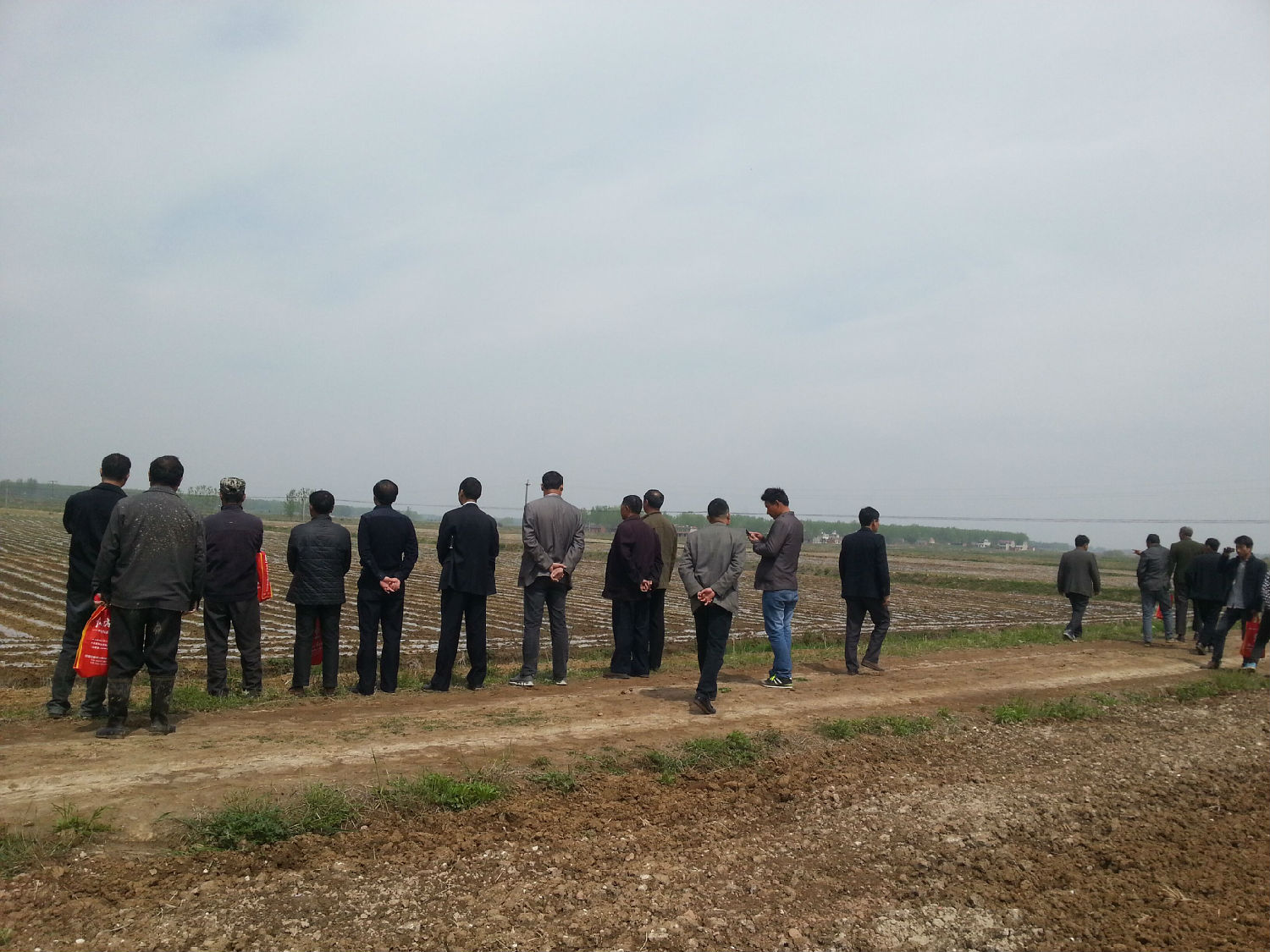 肥东红四方玉米控失肥观摩现场 学校塑料垃圾车