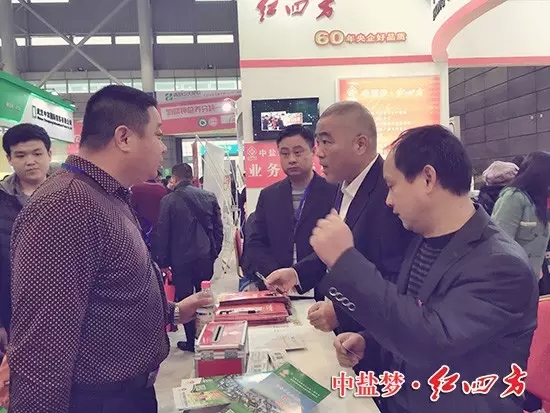 红四方区域经理方经理正在“站岗”他可是站了一上午,雄风不减当年! 红四方区域经理方经理正在“站岗”他可是站了一上午,雄风不减当年!