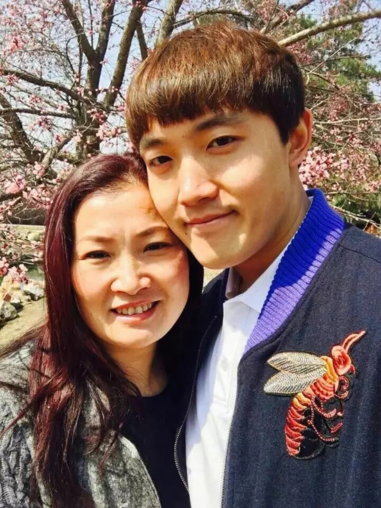 刚离开校园的我,走进红四方,深深感到了央企的强大。就像我这一滴水,渴望融入红四方这片海,来尽我微薄的力量;给一望无际的星空中,贡献出一颗闪耀的星星。 刚离开校园的我,走进红四方,深深感到了央企的强大。就像我这一滴水,渴望融入红四方这片海,来尽我微薄的力量;给一望无际的星空中,贡献出一颗闪耀的星星。